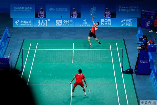 随后他与队 随后他与队